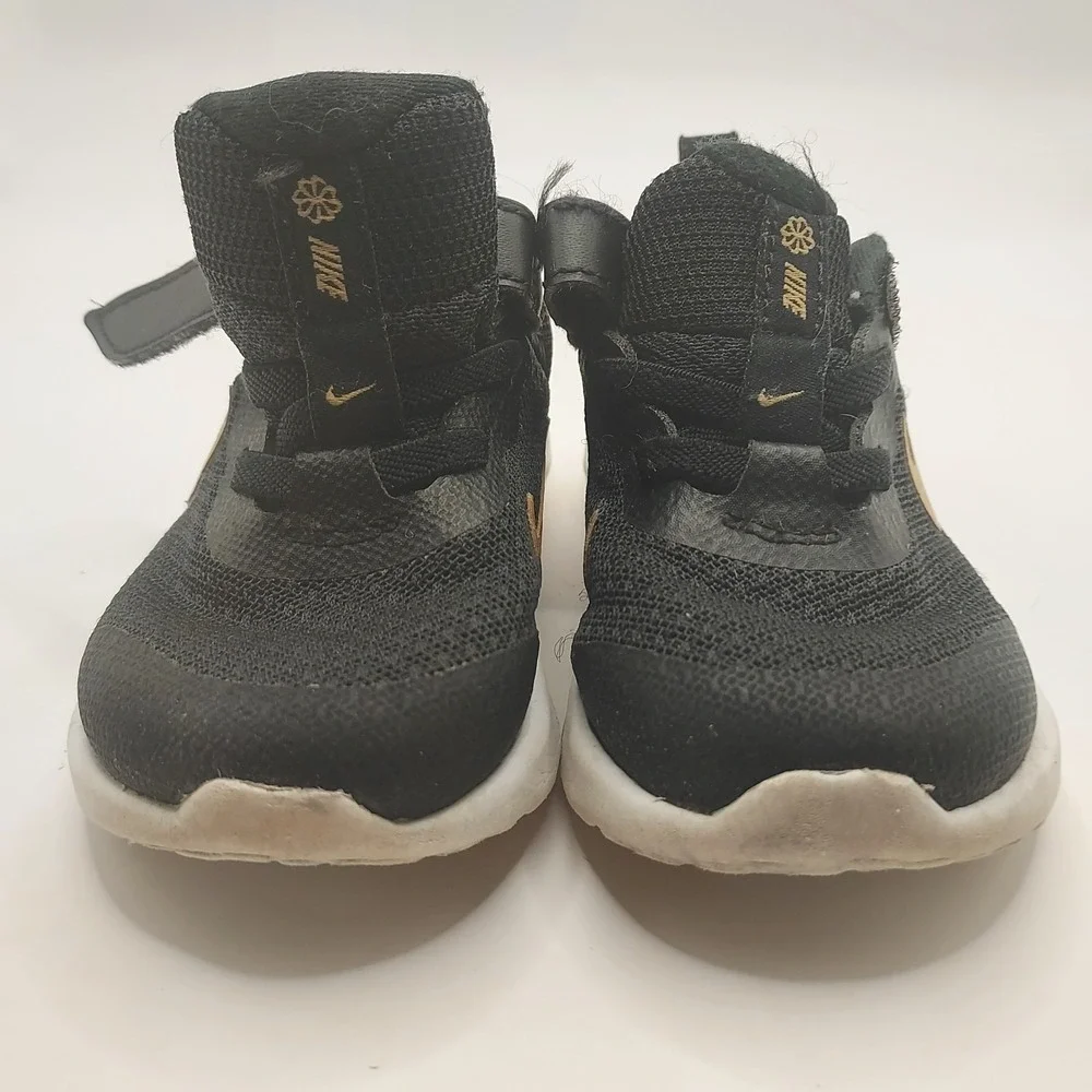 Nike Revolution Black/Gold Unisex Toddler Size 5C